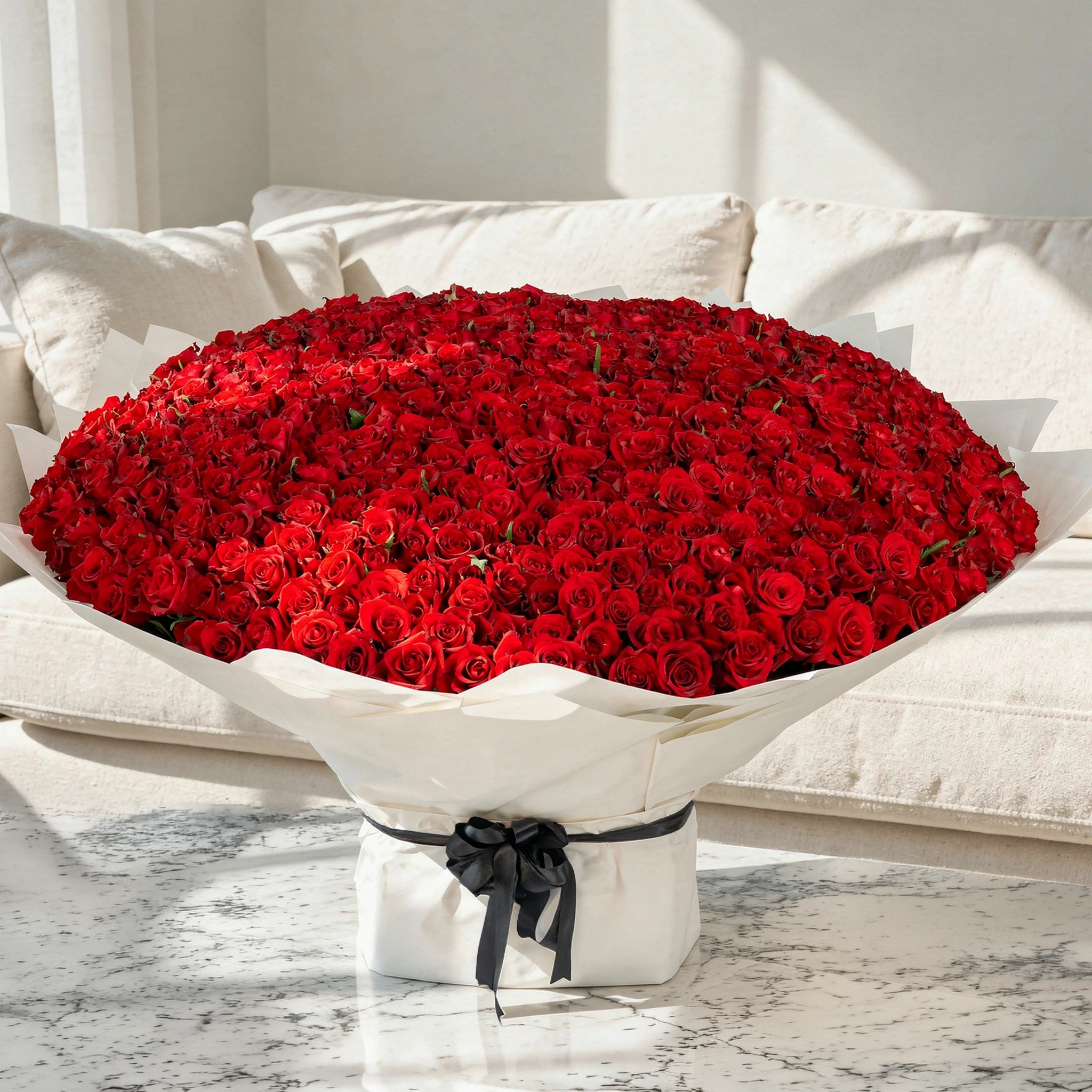 Luxurious 1000 Red Roses